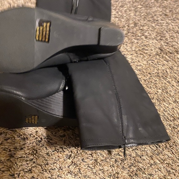 Black Boots - Picture 3 of 3